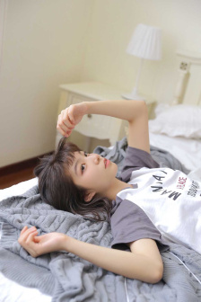女拥